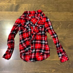 Red and black women’s plaid flannel/shirt. Size M but fits more like a small